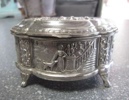 Alte Schmuckschatulle, Schmuckdose aus Metall versilbert