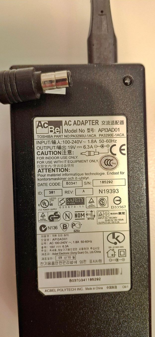 Toshiba Caricabatterie: Netzteil Ladegerät AC Adapter 19V= – Usato da Bonstetten venduto da wudeli79