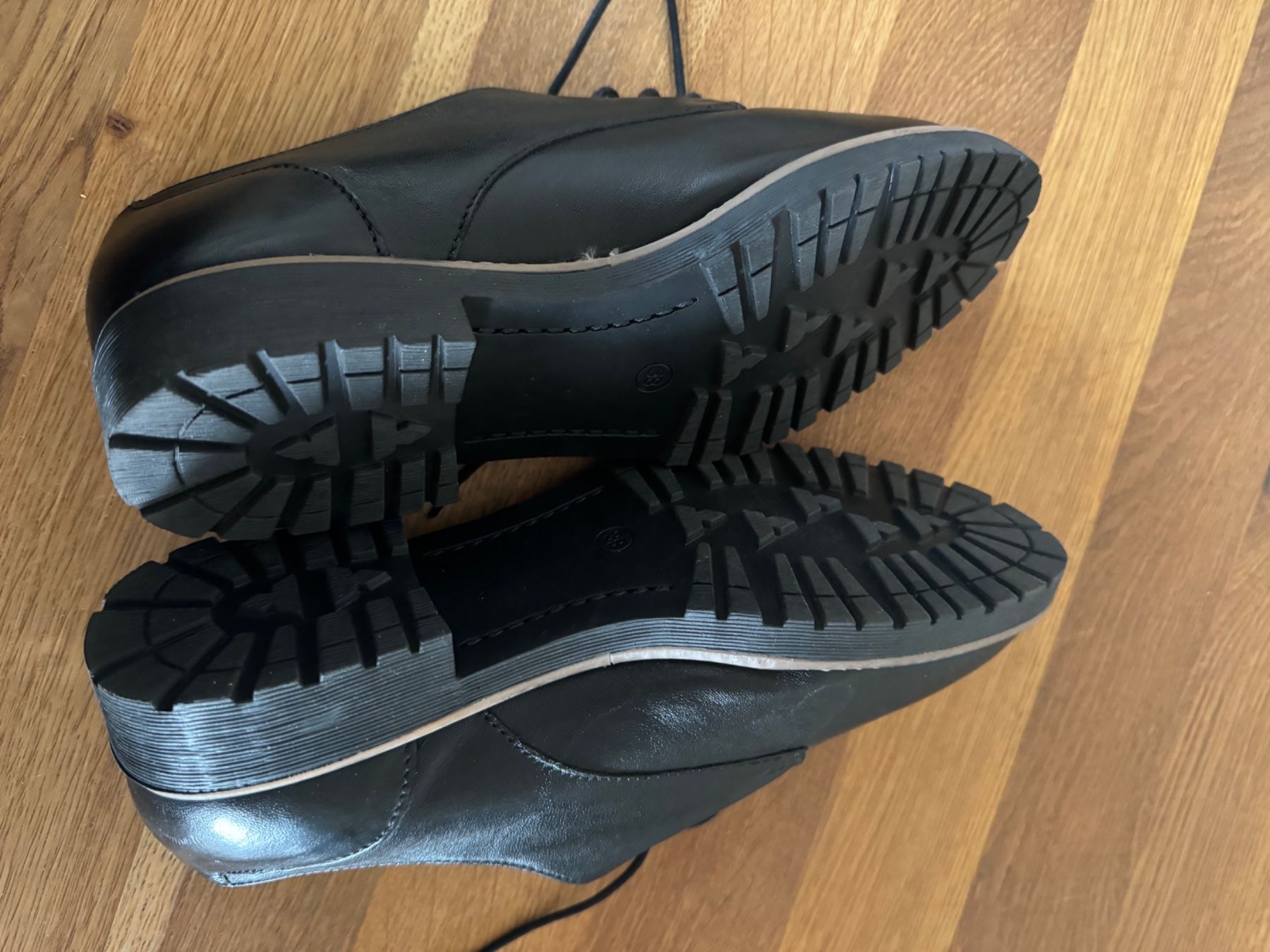 Scarpe da donna: Souliers à lacets – Usato da Pampigny venduto da nouveau11 2