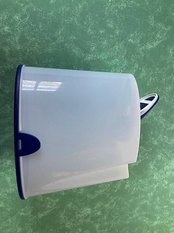 Recipients et similaires: Tupperware Vorratsbehälter, 5 Liter Fassvermögen – D'occasion à Stadel par mont71 2