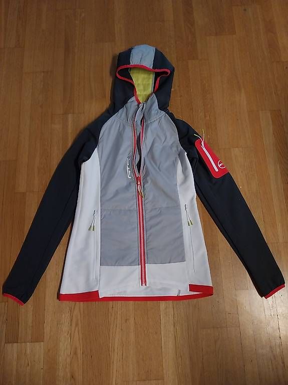 Jacken: GTS Softshelljacke Gr 34 / XS neu grau/weiss/schwarz – Gebraucht aus Baden von Pimboli123