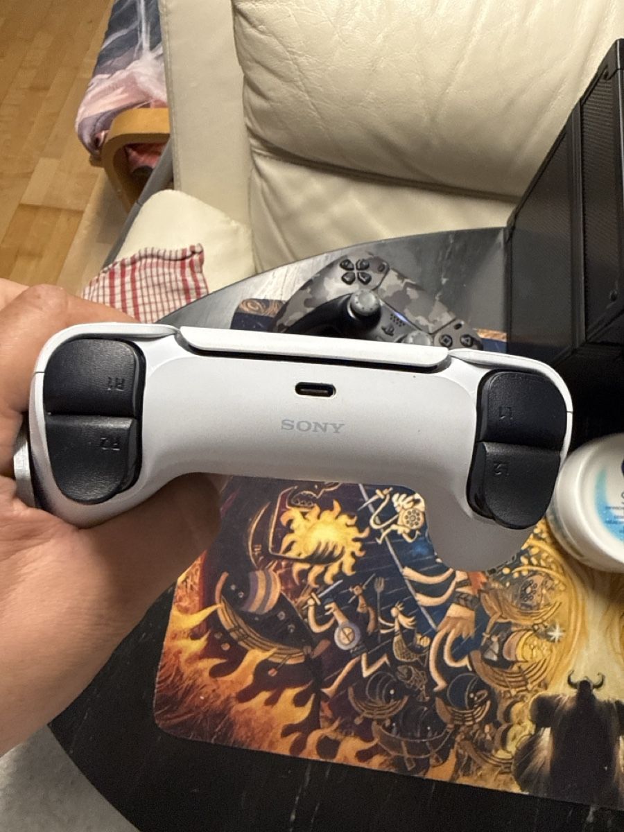 Manettes: Sony DualSense Wireless Controller PS5 guter Zustand – D'occasion à Müllheim Dorf par gom_wv8k 2