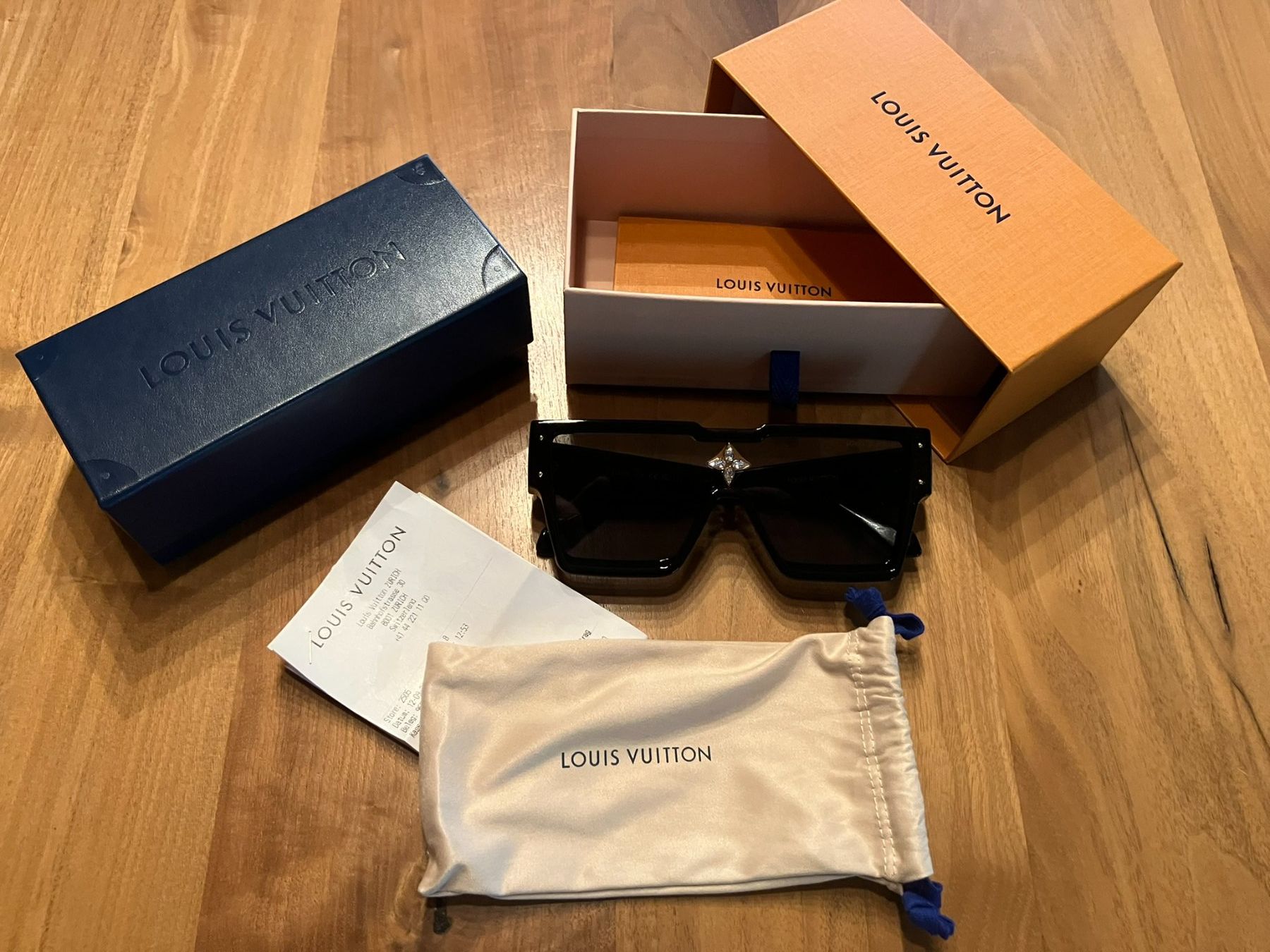 Louis Vuitton Occhiali & Lenti: Louis Vuitton Sonnenbrille schwarz – Nuovo e nell'imballaggio originale da Zäziwil venduto da Bewy1 2