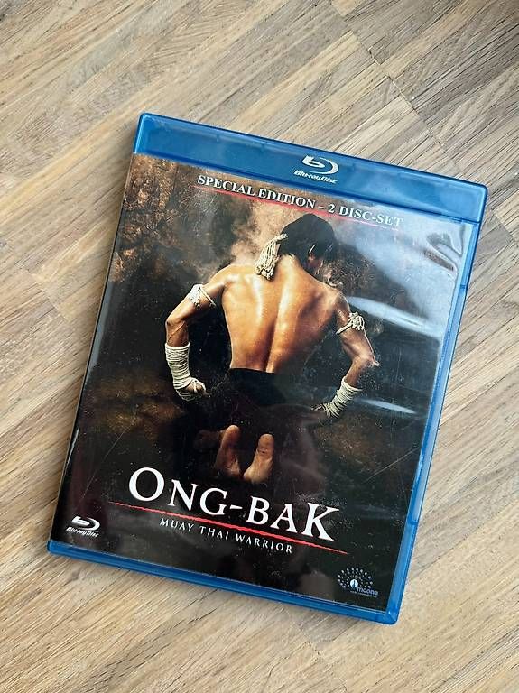 Tutti i DVDs: Ong-Bak Special Edition  2-Disc Blu-ray – Usato da Zürich venduto da pkurz83