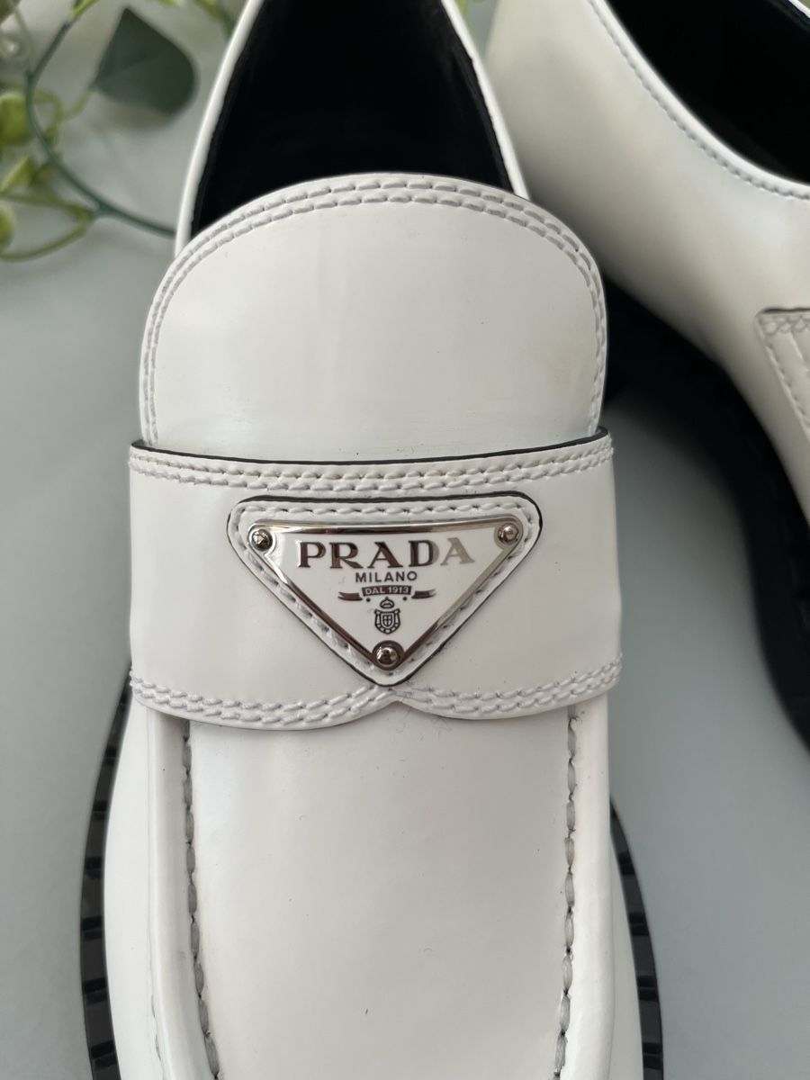 Prada Scarpe da uomo: Prada Brushed Leather Loafers Weiss White 41 IT Neu – Nuovo (secondo la descrizione) da Lausanne venduto da S_luxury 2