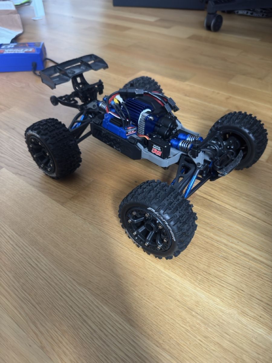 Traxxas Modellismo RC: TRAXXAS E-REVO VXL 1:16 – Usato da Jona venduto da t_brki 5