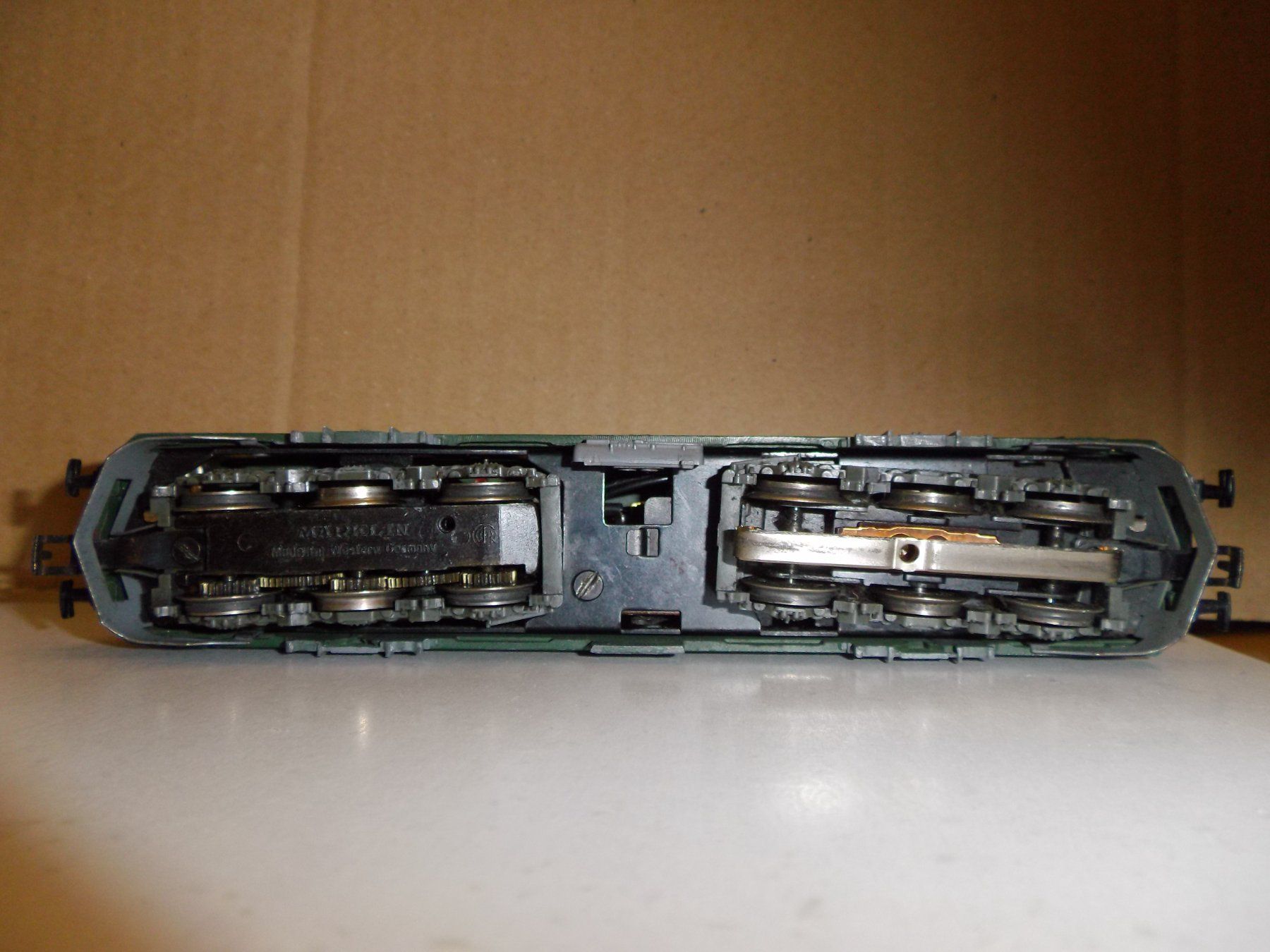 Märklin Modellini di ferrovie: märklin Ae 6/6  NEUCHATEL – Usato da Schaffhausen venduto da Oetfel 2