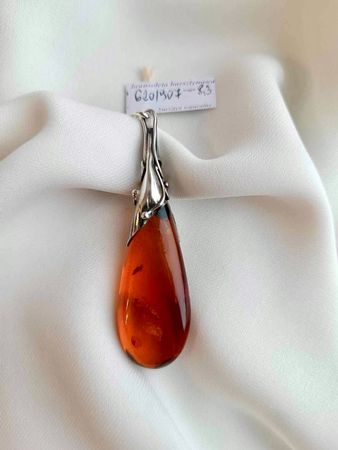 Pendentif en argent avec ambre