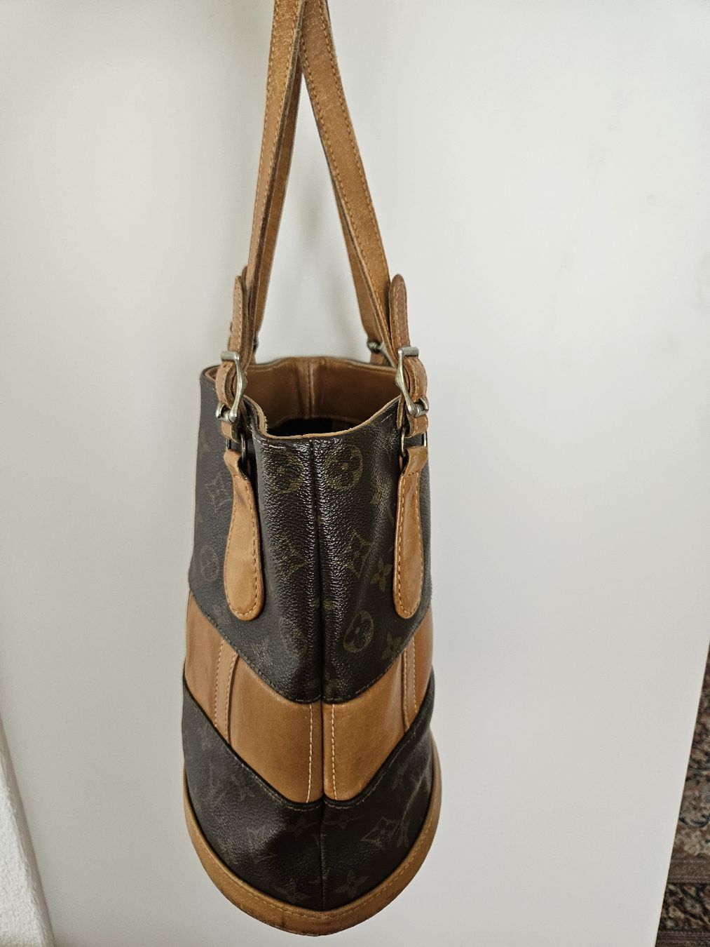 Louis Vuitton Sacs femmes: Louis Vuitton Bucket Bag – D'occasion à Lenzburg par van_gpy5 1