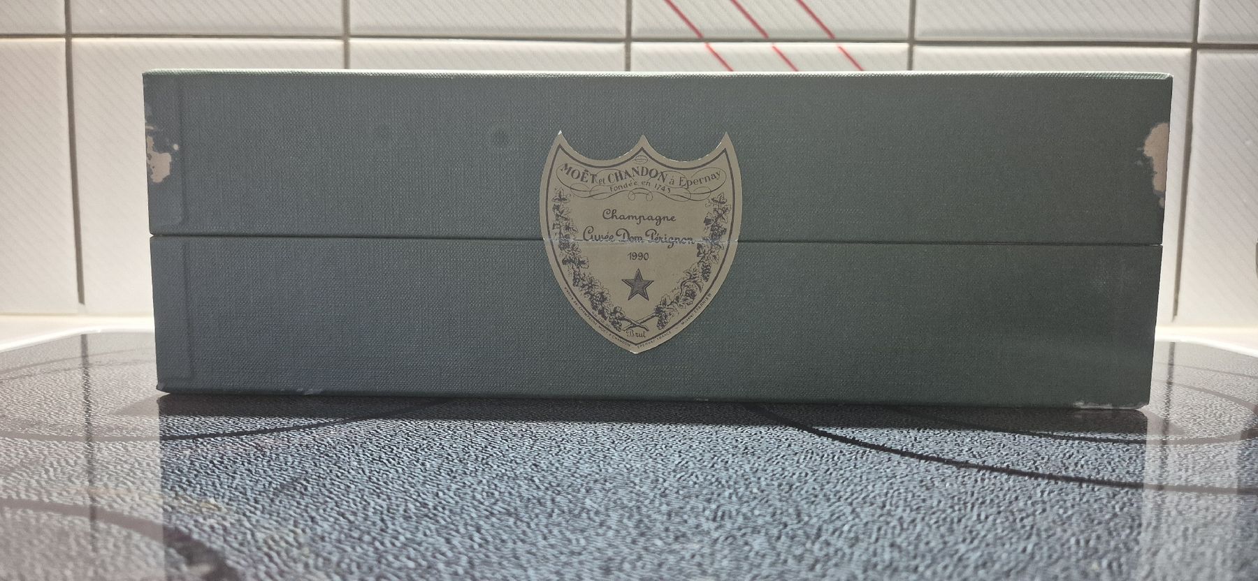 Vino: Dom Pérignon Vintage 1990 Brut – Nuovo e nell'imballaggio originale da Corminboeuf venduto da Swiss_Vendre