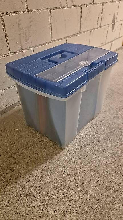 Casse di trasporto: Aktenorder/Kiste mit Hängeregister – Usato da Zürich venduto da Verkaufen_Oerlikon 1