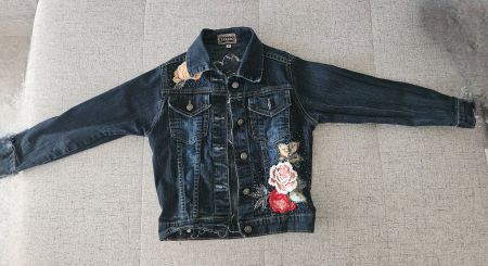 Jeansjacke bestickt Grösse M (116/128), für Mädchen