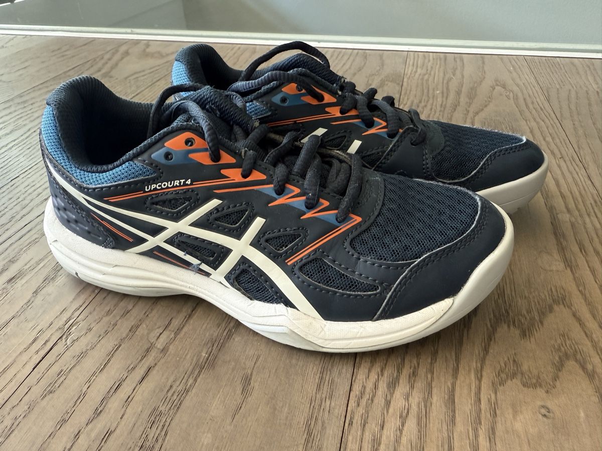 Asics Scarpe per ragazzi: Turnschuhe (Hallenschuhe) Gr. 32.5 – Usato da Zizers venduto da cor_dr2d