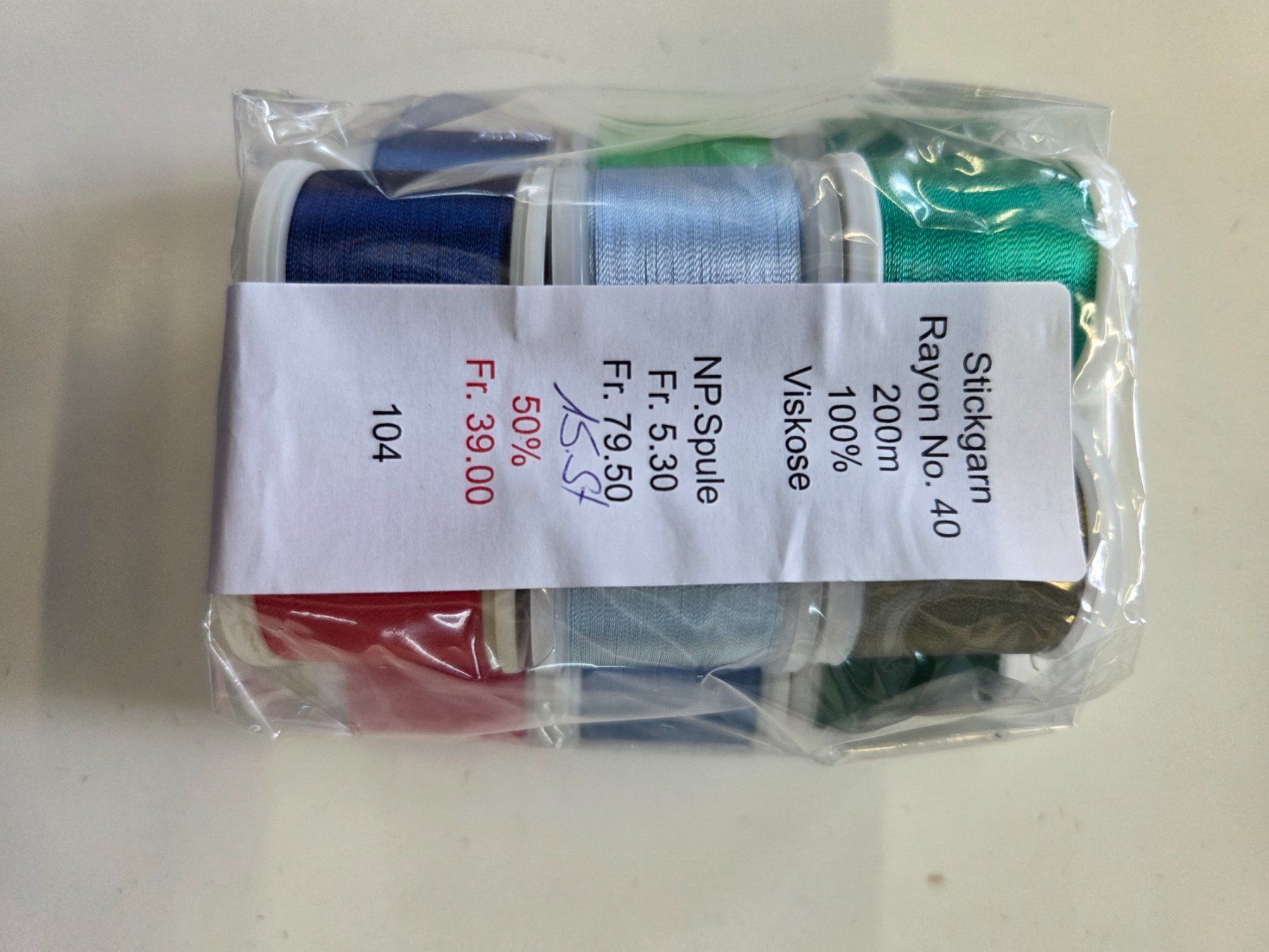 Cordelettes & Fils: Stickgarn Rayon No.40  oder Nähfaden – Neuf (Voir description) à Affoltern am Albis par Hanigufo