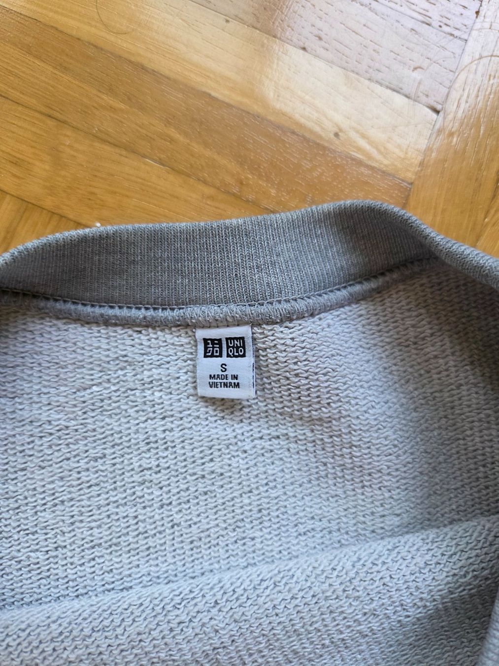 Uniqlo Pullover & Sweatshirts: Pull à col rond gris clair – Gebraucht aus Grand-Lancy von jess.gms 2