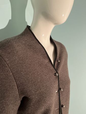 Damen Strickjacke graubraun mit Knöpfen Trachtenstil