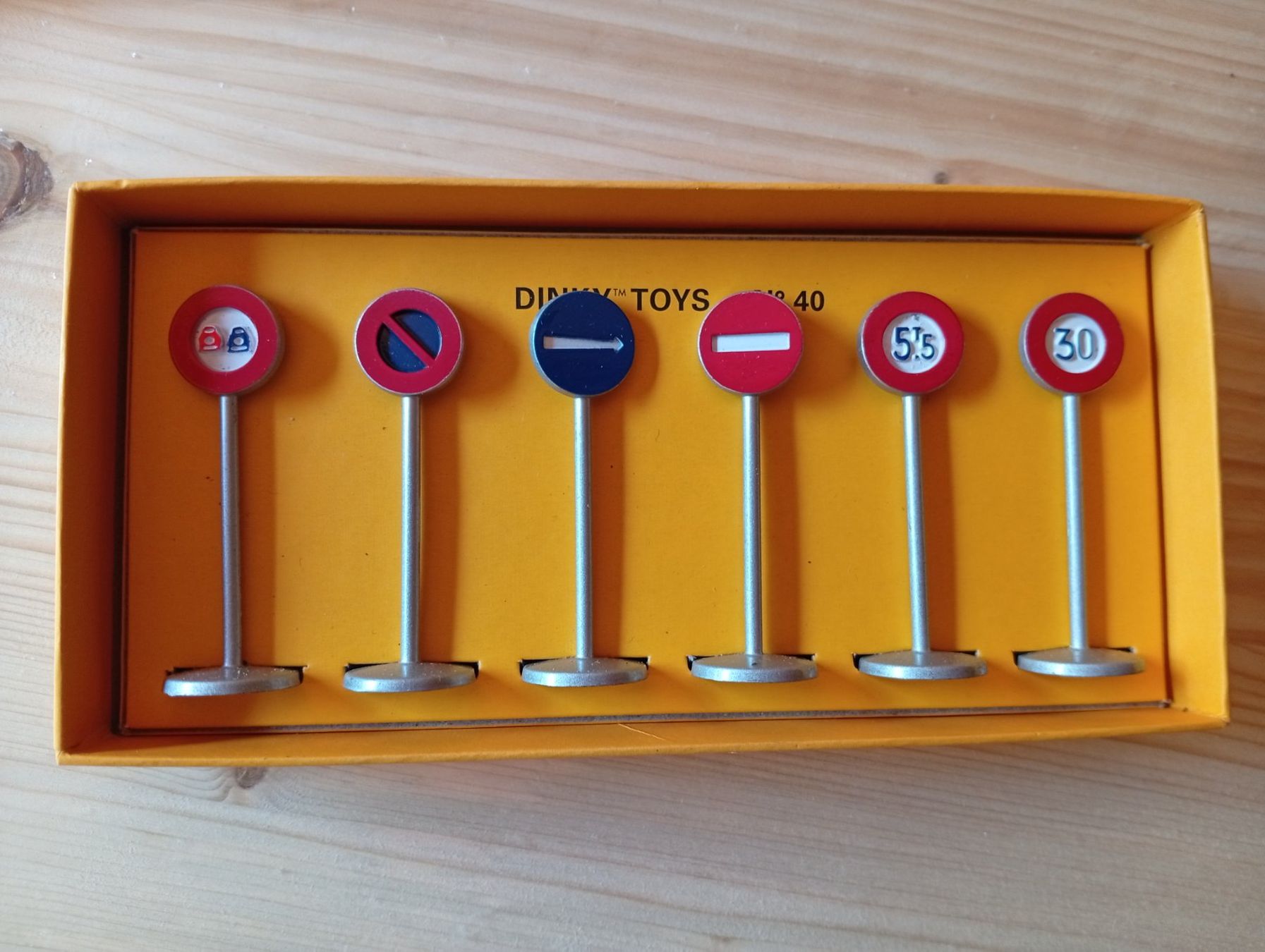 Dinky Toys Modellini d'auto: Dinky Toys – Nuovo e nell'imballaggio originale da Perrefitte venduto da 36B 3