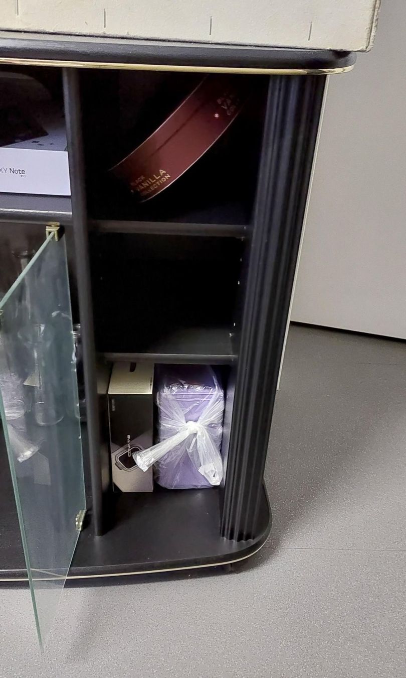 Meubles TV: TV-Möbel mit zwei Glastüren – D'occasion à Zollikofen par Blackie 2