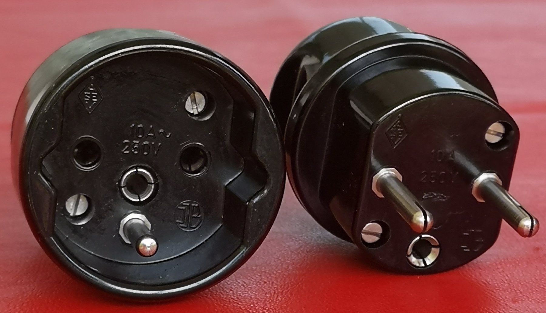 Spine: 2 alte Stecker Schutzkontaktstecker + 2-poliger C-Stecker? – Usato da Zürich venduto da Tanteemma369 6