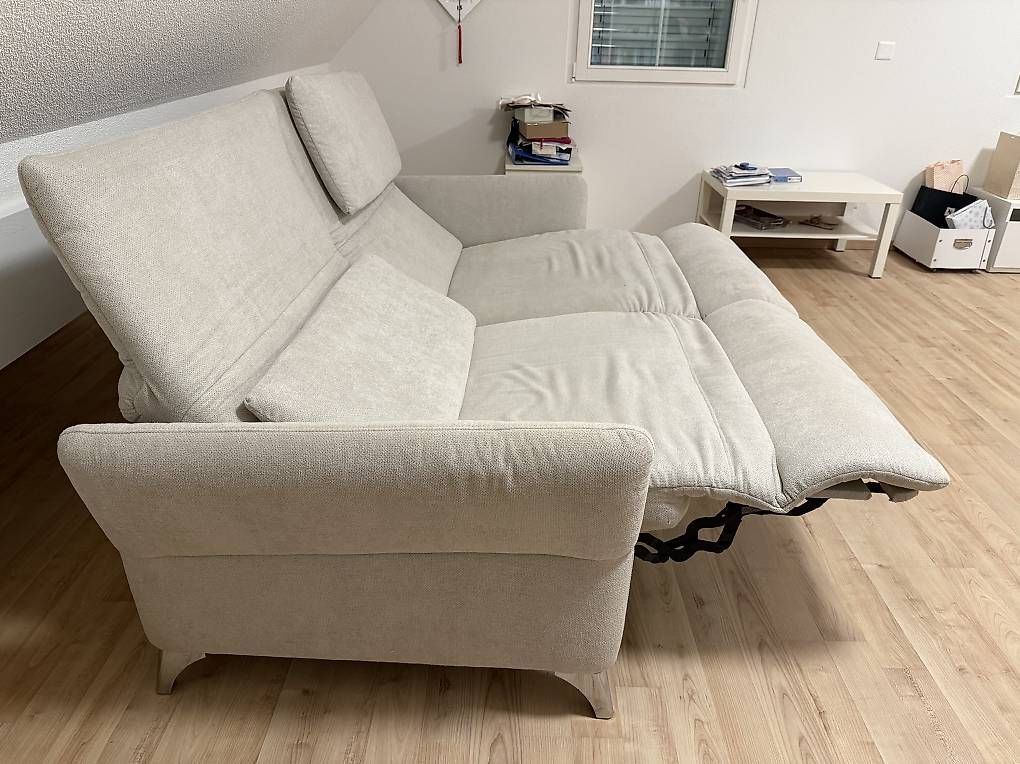 Divani: 2 ½-Plätzer-Sofa mit elektrischer Liegefunktion – Usato da Arlesheim venduto da anna1968 2