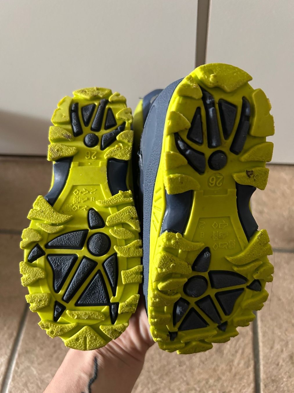 Scarpe per ragazzi: Kinderstiefel Gr. 26 – Usato da Lufingen venduto da codabaz 1