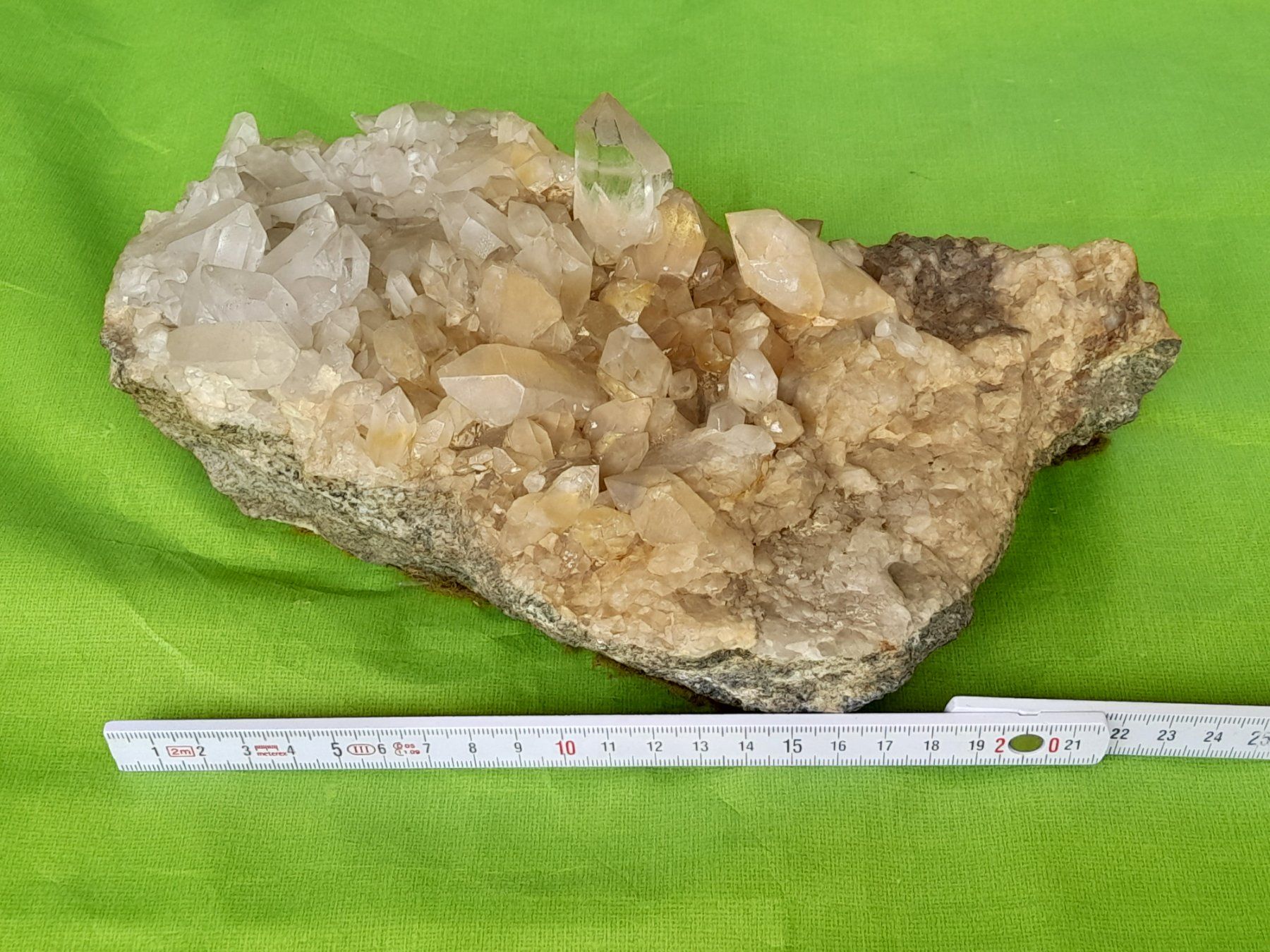 Minerali & Pietre curative: Bergkristall-Stufe gross – Usato da Aeschi b.Spiez venduto da 52_wochen