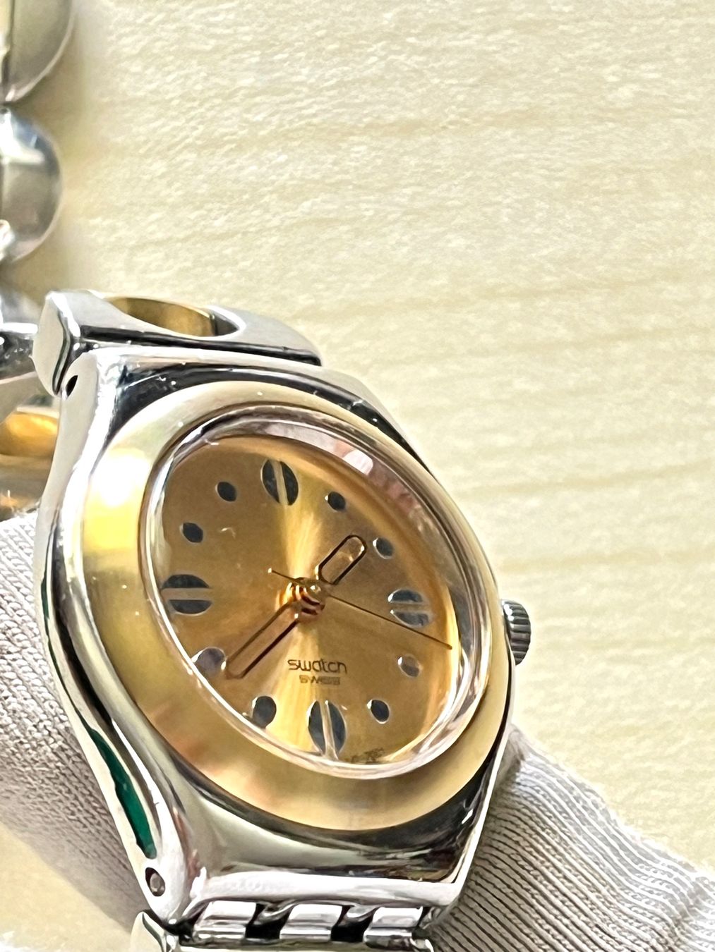 Swatch Orologi: Swatch Damenuhr goldfarben – Usato da Grenchen venduto da chththl 2