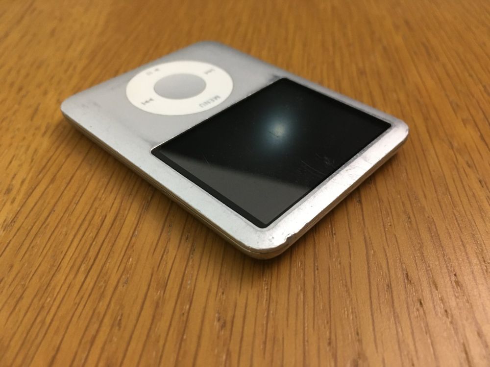 iPod nano 3, Silber, 4GB, funktionstüchtig am Strom (Gebraucht) in ...