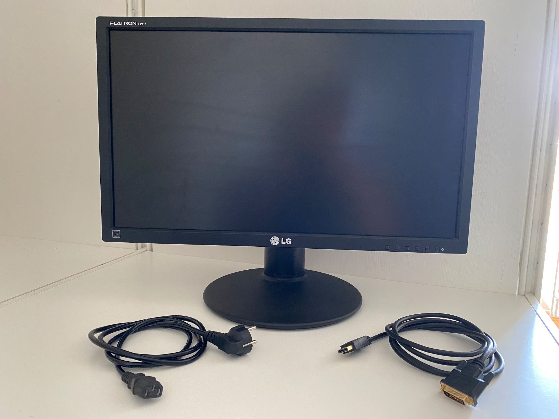 LG Monitore: 24 Zoll Bildschirm "Flatron E2411" von LG – Gebraucht aus Liestal von