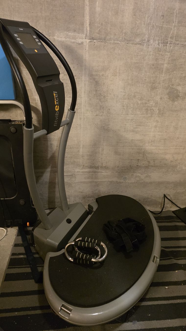 Hometrainer: Fitvibe Excel Pro Vibrationsplatte mit Zubehör – Usato da Fehraltorf venduto da WBuffett
