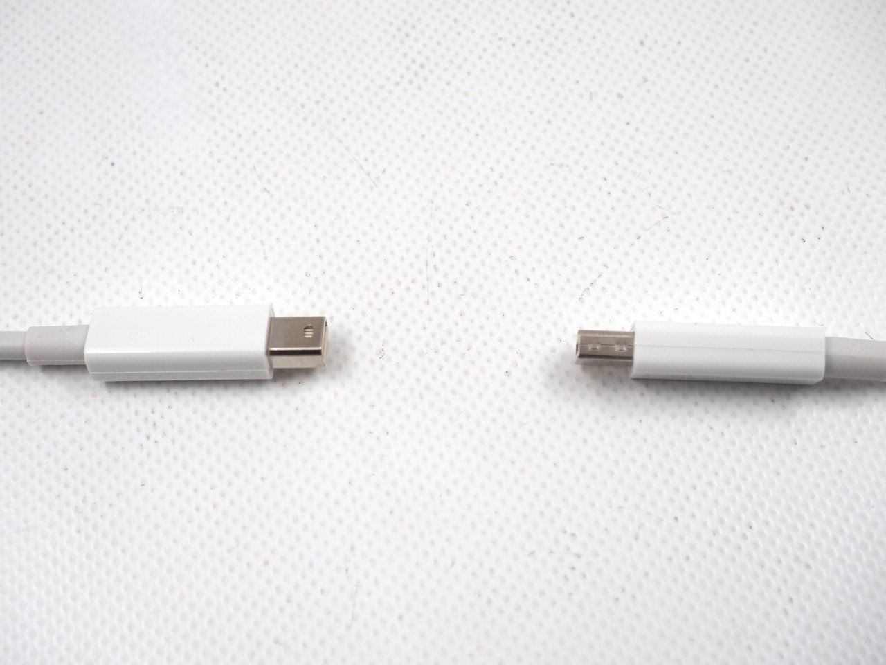 Apple Kabel: APPLE Thunderbolt Kabel 1m (26102405) – Gebraucht aus Zürich von fundsachenverkauf 3