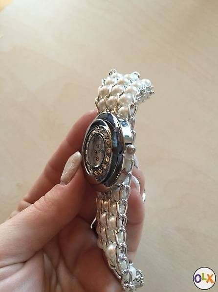 Orologi: Perlen Damen Uhr mit glitzer / Neu – Usato da Hombrechtikon venduto da Shineeyes 2