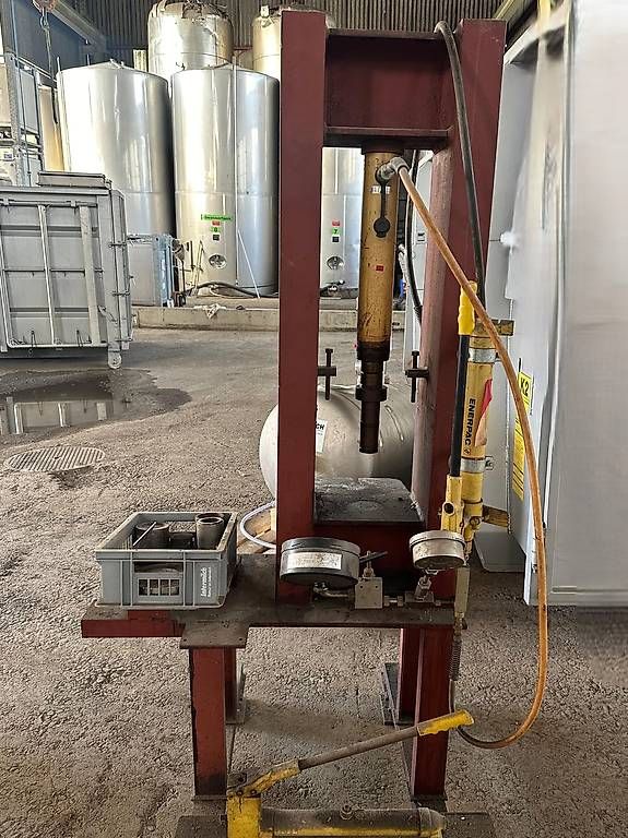 Tutte le macchine: Hydraulische Presse – Usato da Appenzell venduto da OcclineGmbH 2