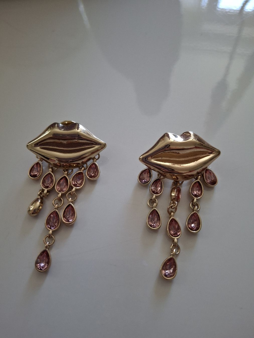 Mango Ohrringe & -stecker: Boucles d'oreilles Mango lips  – Neu (gemäss Beschreibung) aus Lausanne von Cognitia