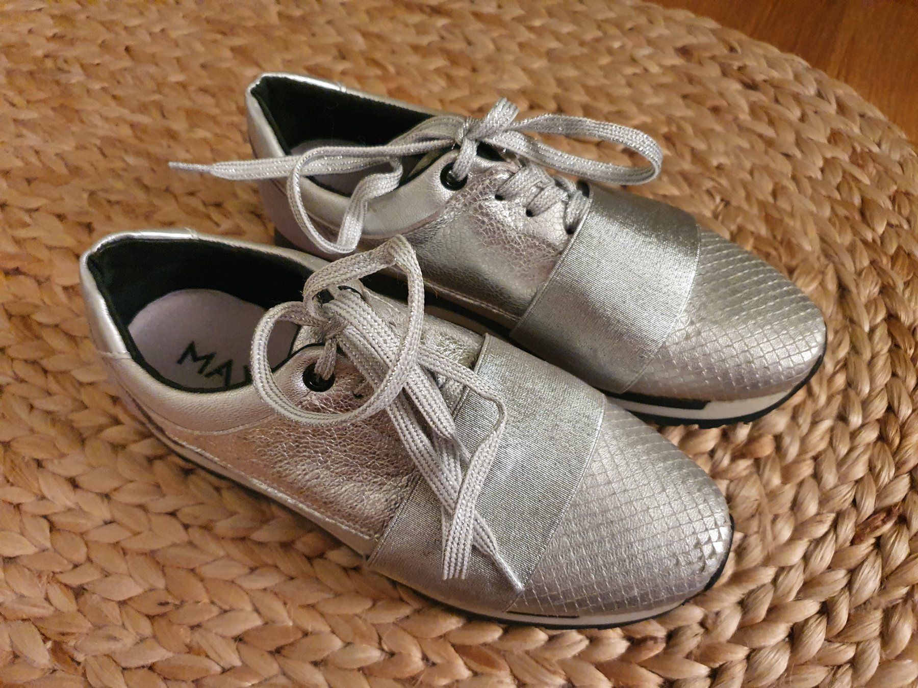 Max Mara Scarpe da donna: MAX Sneaker, Leder, silber, Grösse 37 – Usato da Zumikon venduto da Sternkind2018