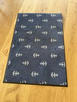 Blauer Vorleger mit Ankern, 50x80cm, perfekt für den Sommer!