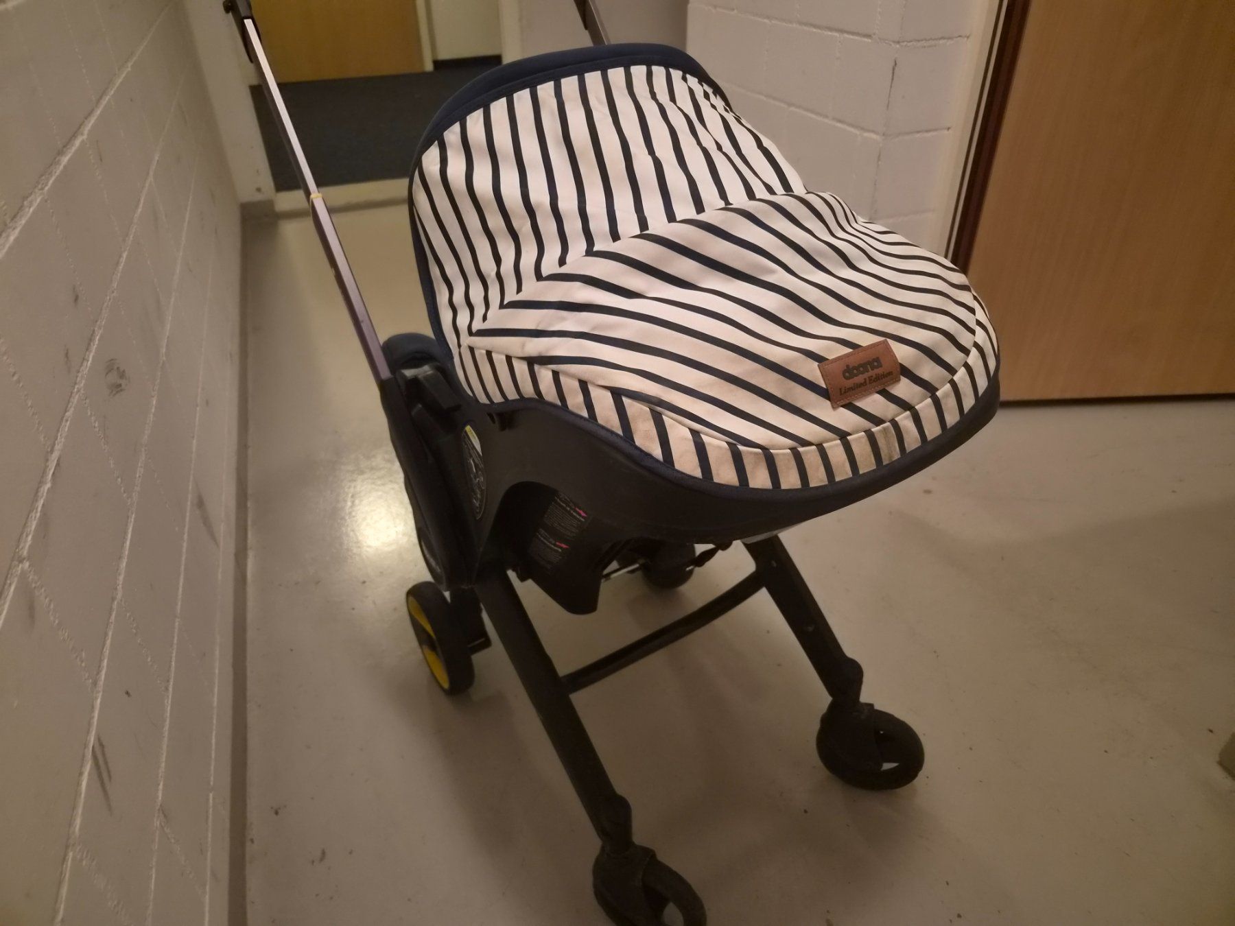 Doona Kinderwagen: Doona Kinderwagen mit Isofix Unterteil – Gebraucht aus Sevelen von Cano240620 1