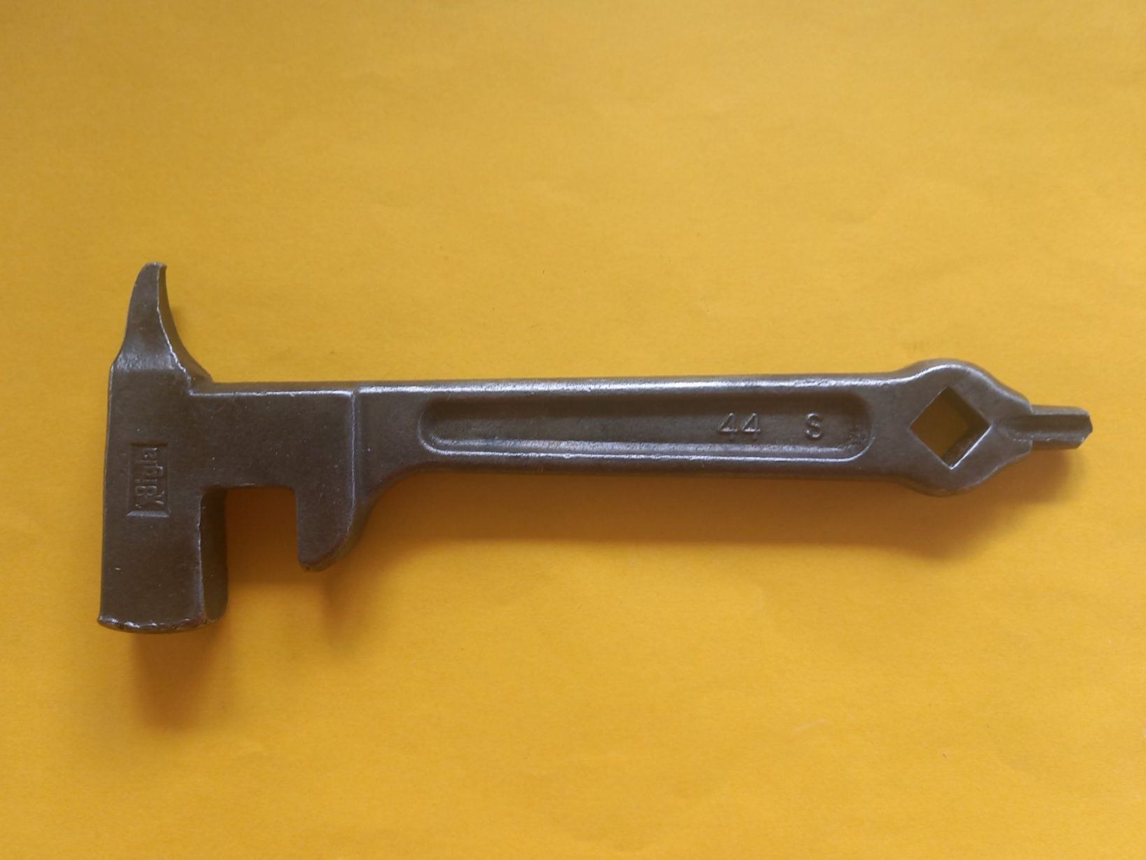 Tutti gli attrezzi: Clef ancienne à goujons Bigla – Usato da Rossens FR venduto da Souris1