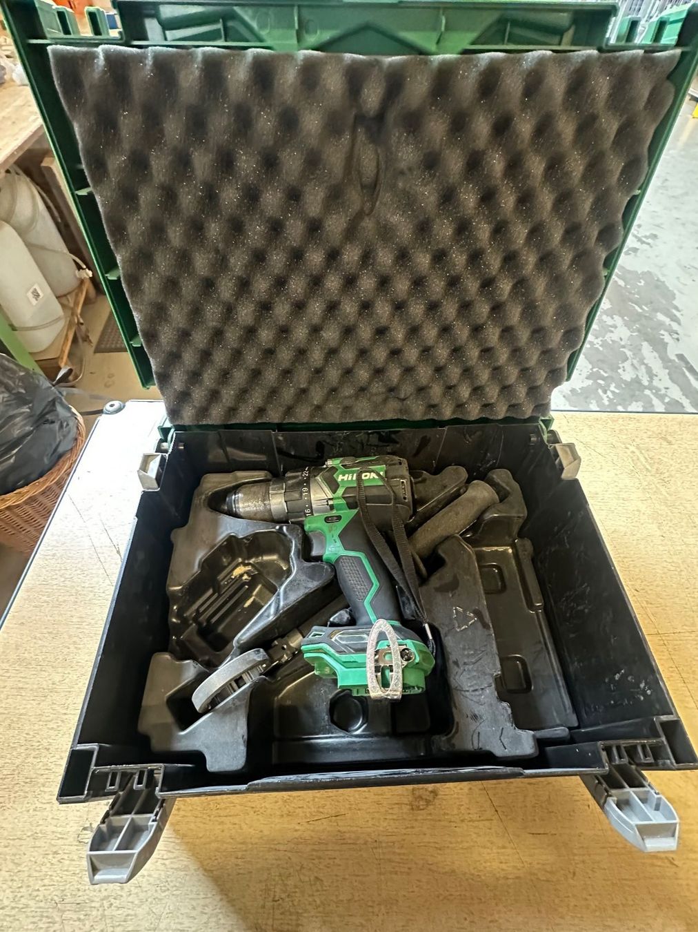 Hitachi Trapani: Hikoki Akku-Bohrschrauber 18 Volt "Brushless" DS18DC – Usato da Uetendorf venduto da Revotool