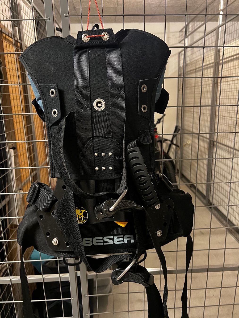 Sistema di controllo: Tauchsystem, neuwertiges BESEA Rückentrage System, Poseidon – Usato da Lachen SZ venduto da bootele 1