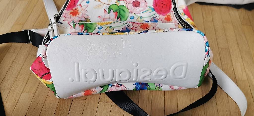 Desigual Zaini: Sac à dos marque Desigual – Usato da Chêne-Bougeries venduto da Carreaublues 1