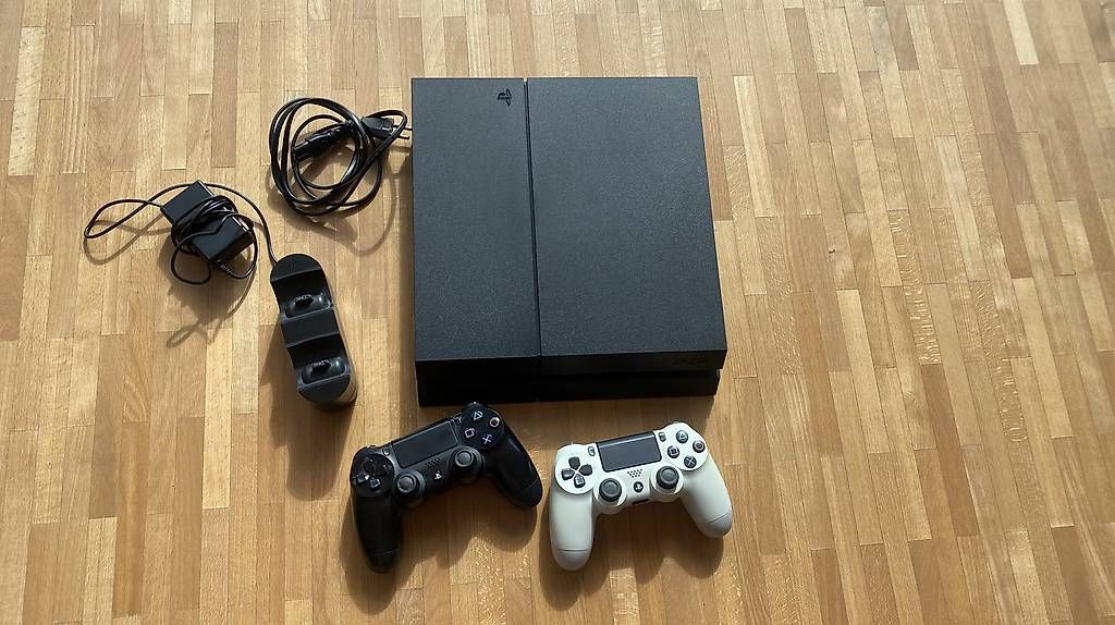 Konsolen: PS4 Slim 500 GB inkl. 2 Controller, 9 Spiele – Gebraucht aus Winterthur von Lini08 1