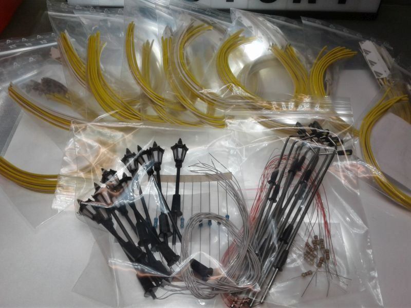 Modellini di ferrovie: MEGA-Häuserbeleuchtungs-Set 120 Teile – Nuovo (secondo la descrizione) da Luzern venduto da Salefactory