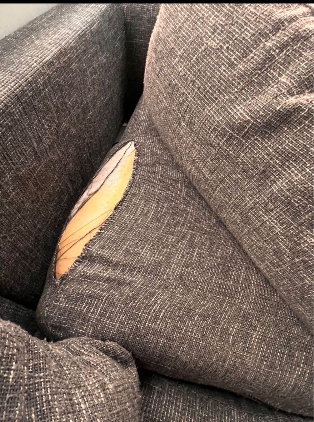 Sofas: Ecksofa grau 2m 23cm x 2m defekt – Gebraucht aus Kloten von ssu_6n2z 2