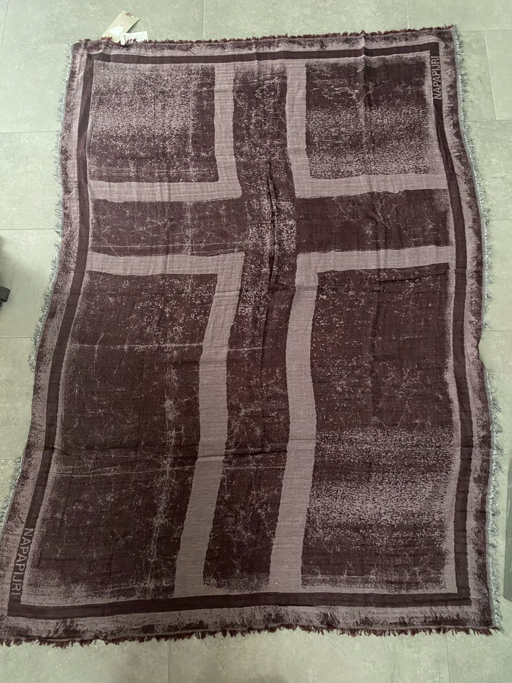 Napapijri Schals: Napapijri Schal,hell-/dunkelbordeaux,Originalverpackt – Neu und originalverpackt aus Sarmenstorf von Nathi013 7