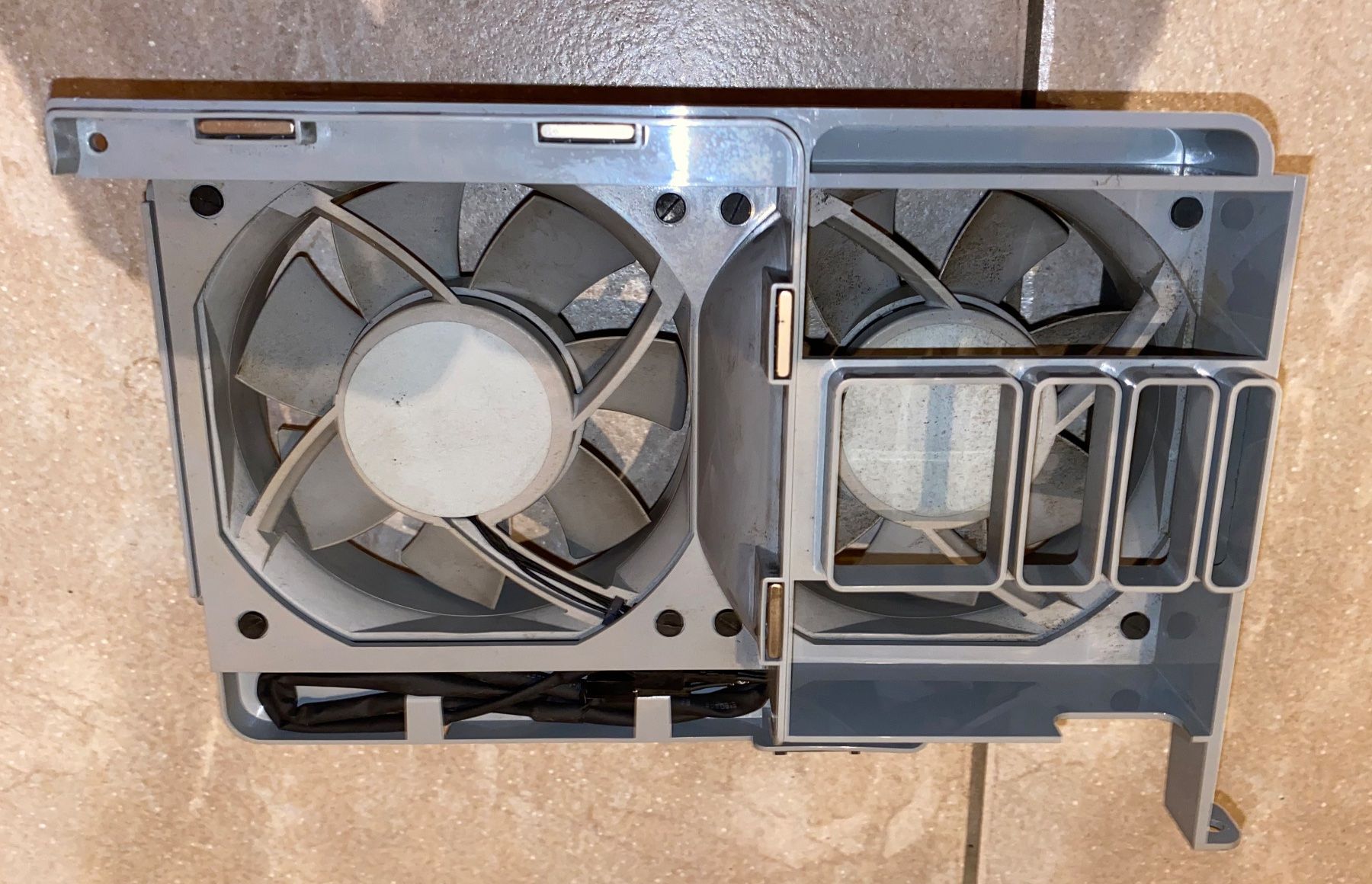 Apple PC: Mac Pro 1.1 - 3.1 Front Fan Unit – Usato da Unterengstringen venduto da NOISE 1