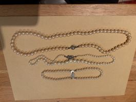 Colliers et bracelet en perles