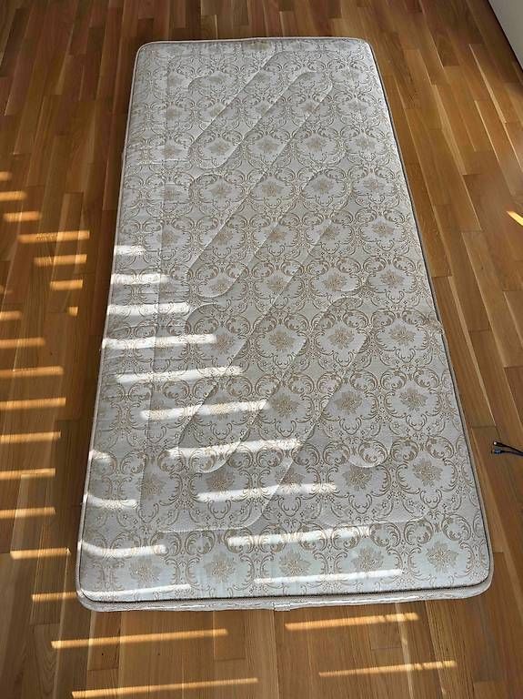 Materassi: Matelas 90 cm x 200 cm – Usato da Lausanne venduto da Dmaillefer
