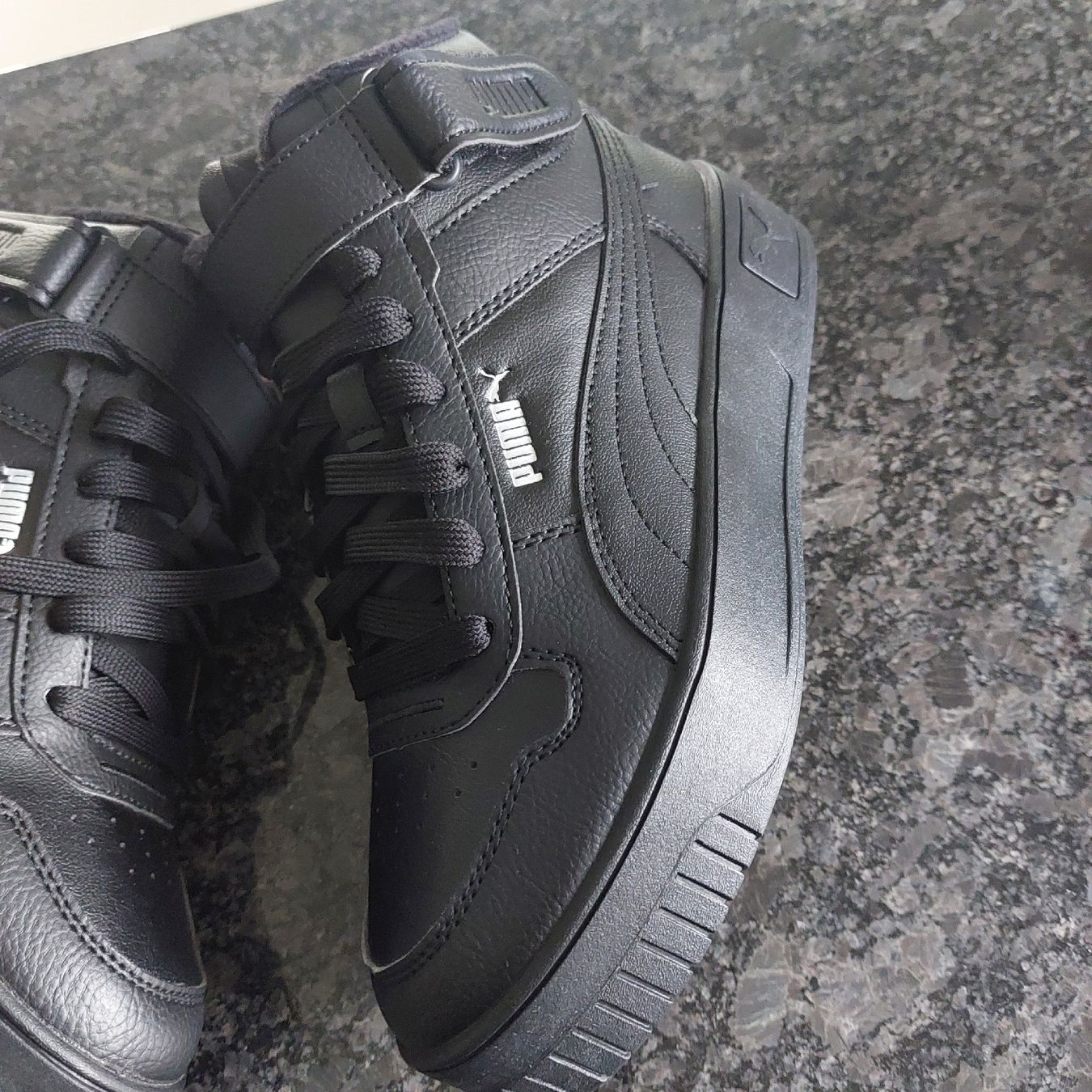 Puma Schuhe für Mädchen: Schuhe Sneaker, Schwarz,NEUI, Grösse 37.5 – Neu und originalverpackt aus Erlinsbach SO von Inspirierend 2