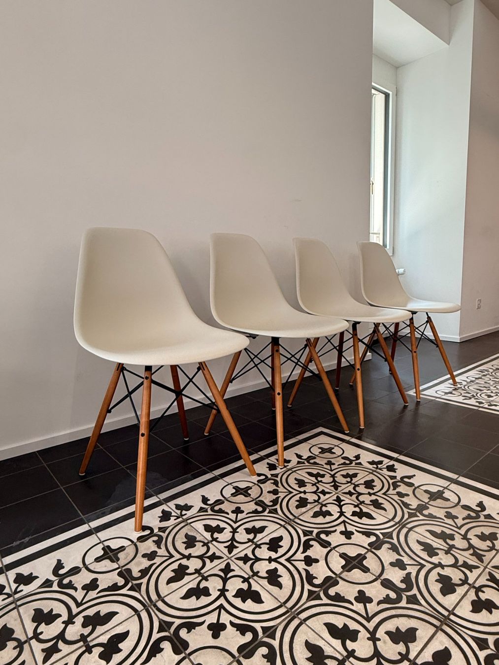 Vitra Sedie: 4 Stühle von Vitra - Eames Plastic Side Chair DSW – Nuovo (secondo la descrizione) da Zürich venduto da kiddoroboto 7